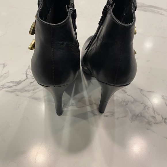 Me Too Black Leather Ankle Booties - Picture 3 of 6